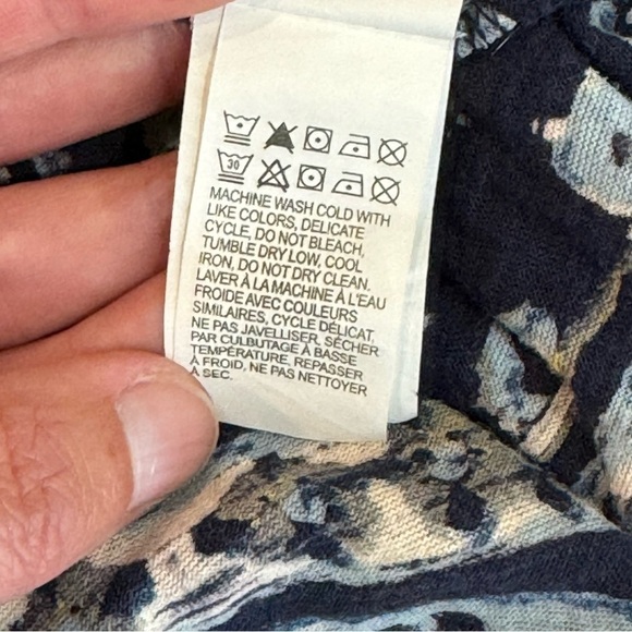 Lucky Brand floral swing top navy with sky blue flowers lace front pintucks M - Picture 9 of 10